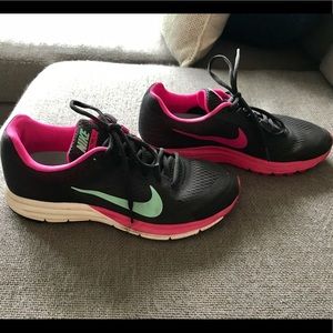 Nike Structure 17s (Black, Pink, Mint): Sz 9.5